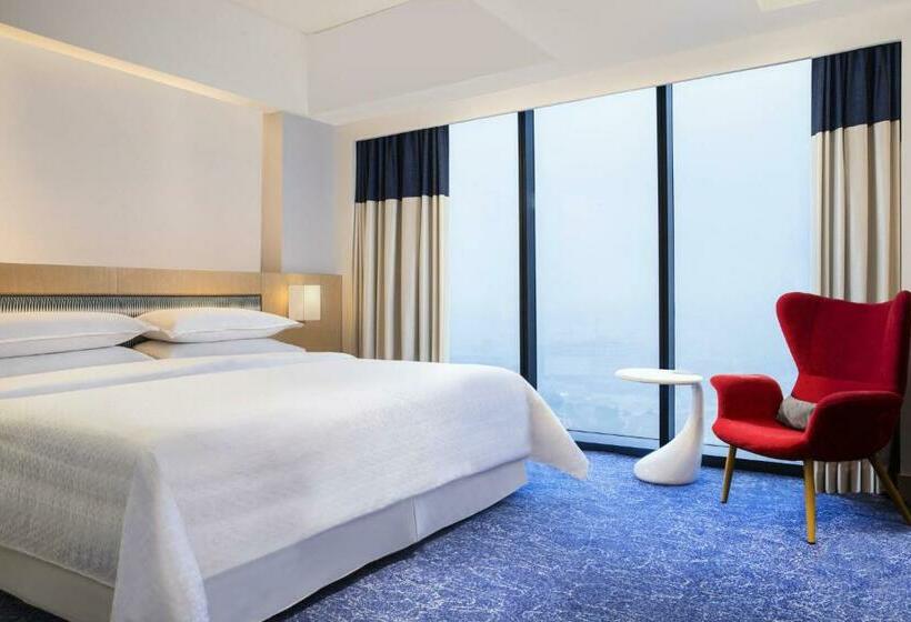 带大床的豪华间, Four Points By Sheraton Surabaya, Tunjungan Plaza