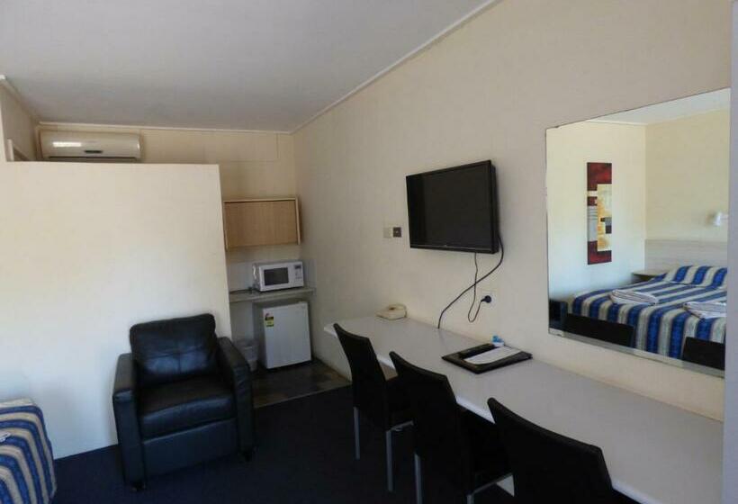 Номер Deluxe, Red Chief Motel