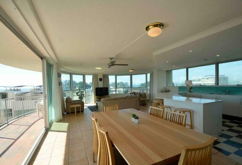 Апартаменты 3 Спальни, Chateau Royale Beach Resort Maroochydore