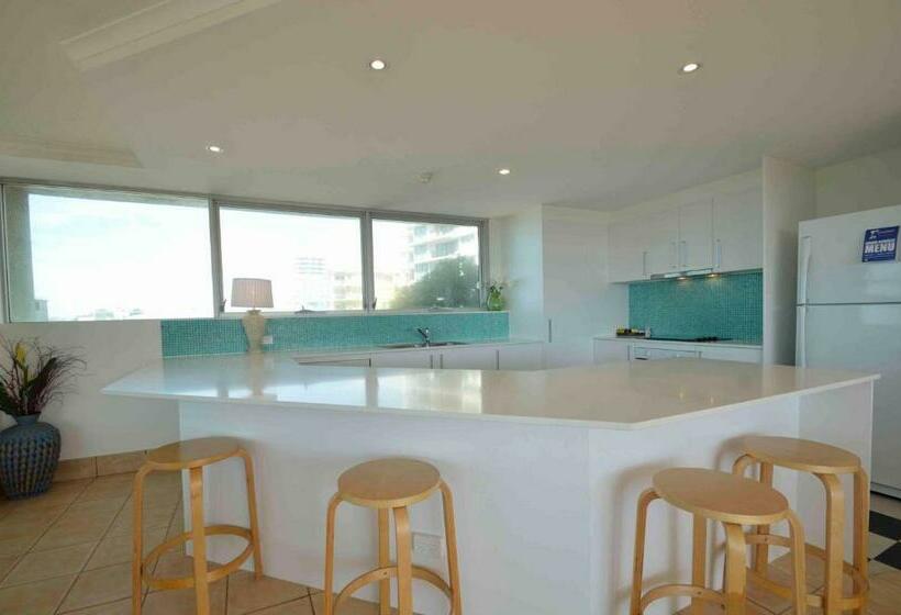 Апартаменты 3 Спальни, Chateau Royale Beach Resort Maroochydore