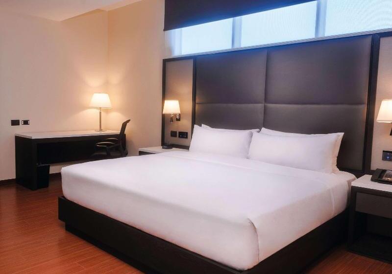 스위트 킹사이즈 침대, Hilton Garden Inn Lima Surco, Peru