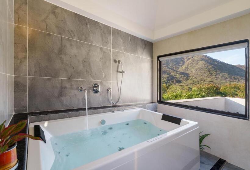 سوئیت جونیور با تراس, Anandam   Jacuzzi & Private Pool Villas In Udaipur