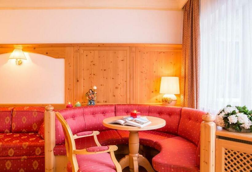 Полулюкс, Dolomites Wellness Hotel Savoy