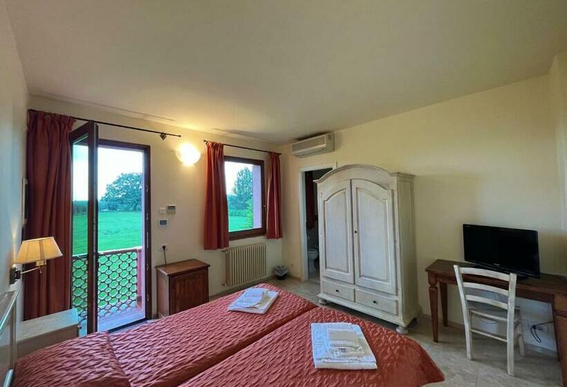 Номер Стандарт, Relais Santa Genoveffa