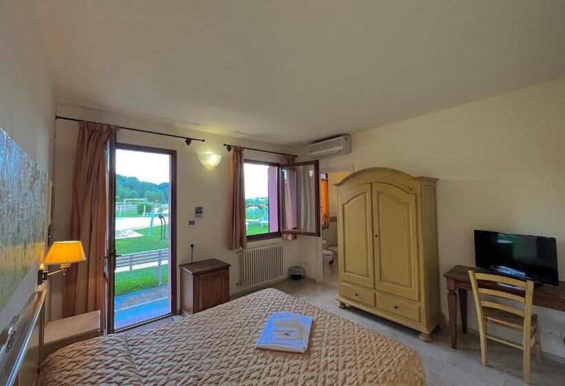 Номер Стандарт, Relais Santa Genoveffa