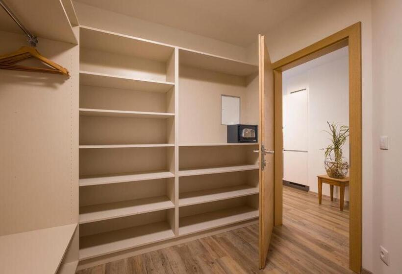 Апартаменты Deluxe 2 Спальни, Aparthotel Alptirol