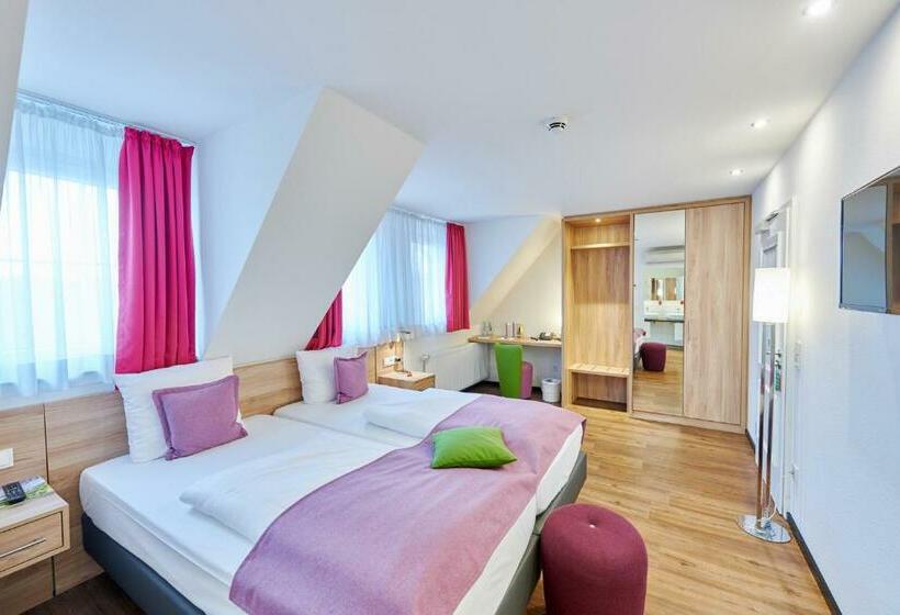 חדר סטנדרט, Das Crass