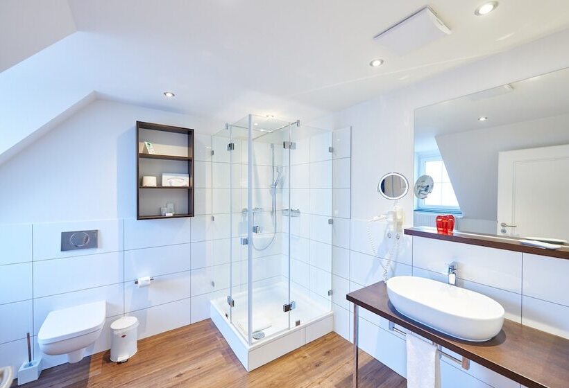 חדר סטנדרט, Das Crass