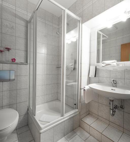 Трехместный Номер Стандарт с Балконом, Bayern Resort
