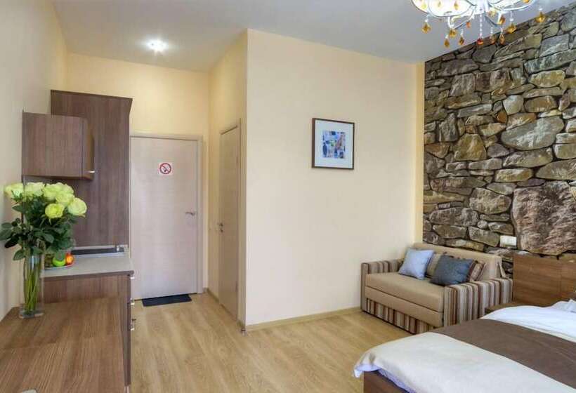 استودیوی استاندارد, Golden Gate Inn
