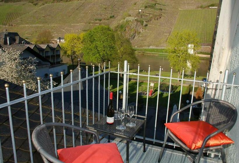 Номер Стандарт с Балконом, Gästehaus & Weingut Clüsserath Weiler