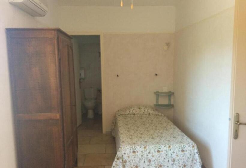 Quarto Triplo Estandar, Restaurant L Agachon