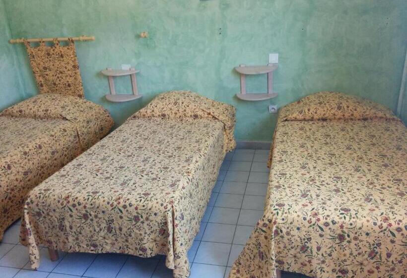 Quarto Familiar, Restaurant L Agachon