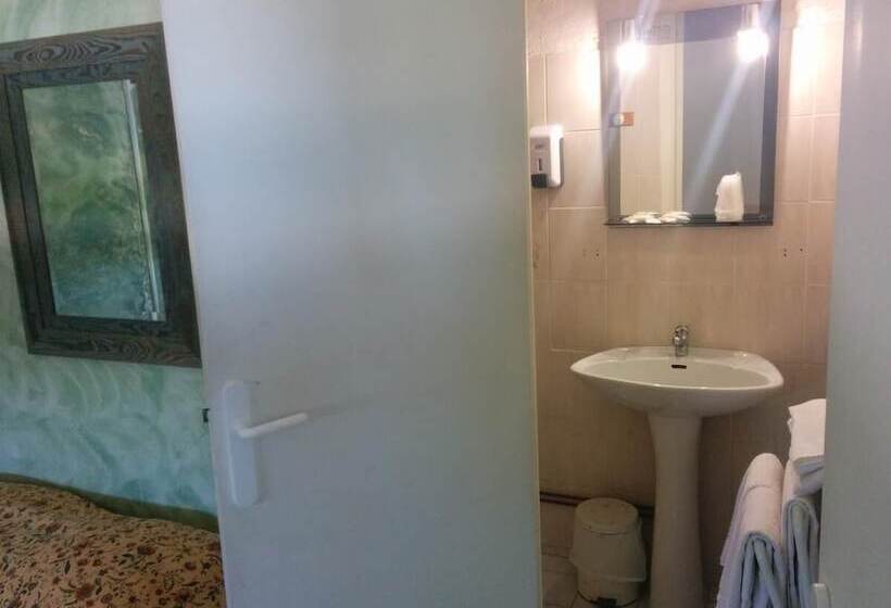 Quarto Familiar, Restaurant L Agachon