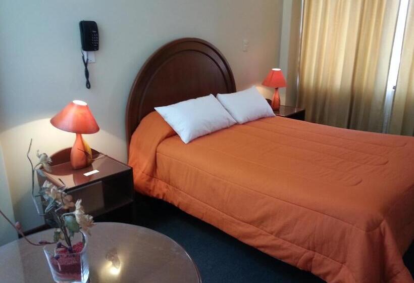 주니어 스위트, La Almohada Del Rey