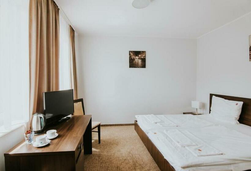 Номер Стандарт, Walewscy