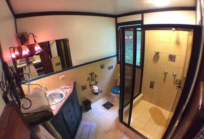 스탠다드 룸 킹사이즈 침대, Lucky Bug Bed And Breakfast