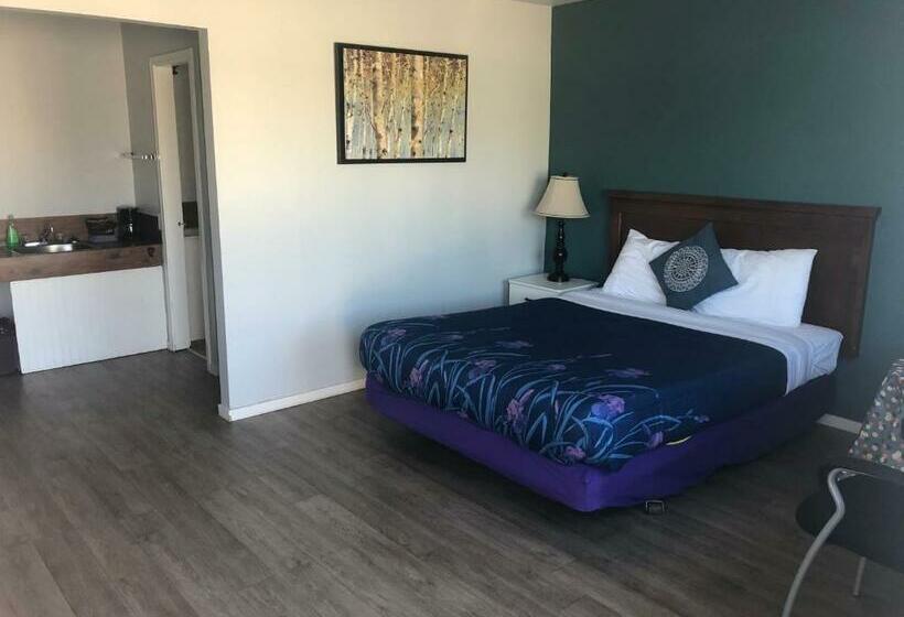 クイーンサイズベッドのスタンダードルーム, 5000 Motel