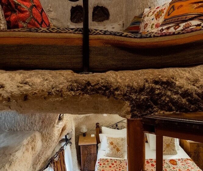 Полулюкс, Amber Cave Suites