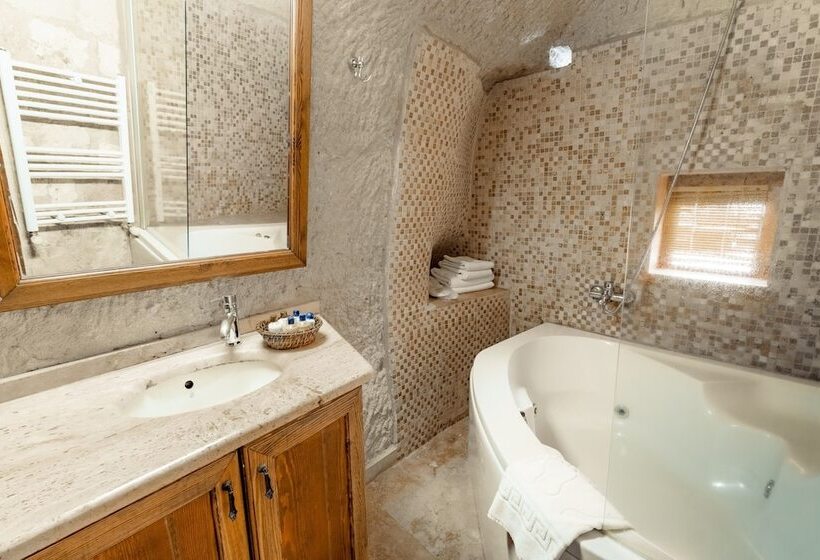 Люкс с гидромассажем, Amber Cave Suites