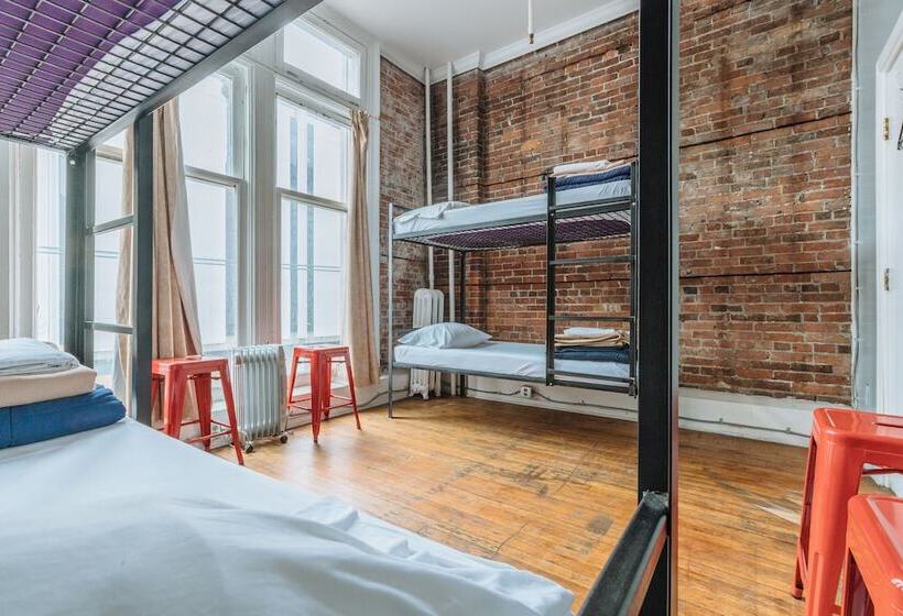 ルームシェアのワンベッド, The Cambie Hostel Gastown