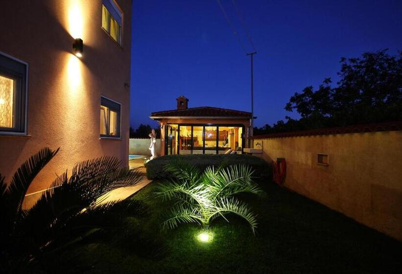 Studio Superior, Villa Mihaela
