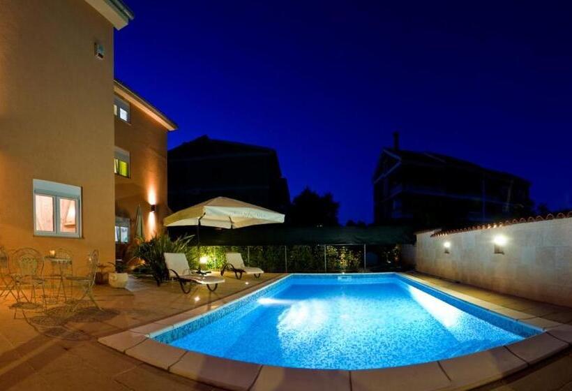 Studio Standard, Villa Mihaela
