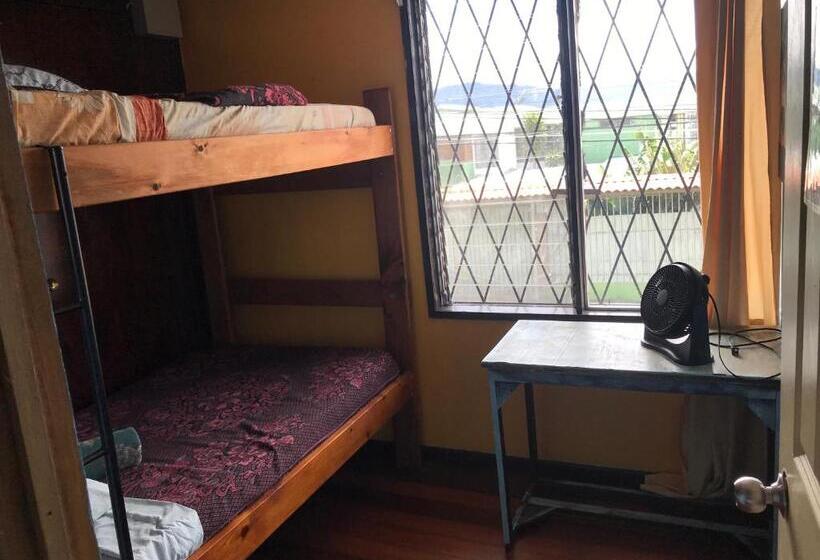 스탠다드 룸, In The Wind Hostel And Guesthouse