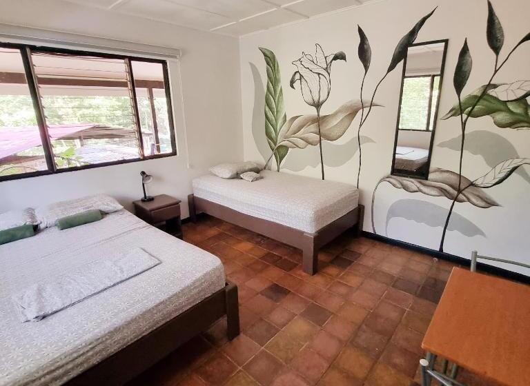 اتاق استاندارد سه تخته با سرویس بهداشتی مشترک, Casa Pura Vida Surf Hostel   Tamarindo Costa Rica