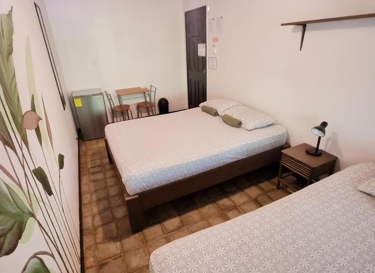 اتاق لوکس, Casa Pura Vida Surf Hostel   Tamarindo Costa Rica