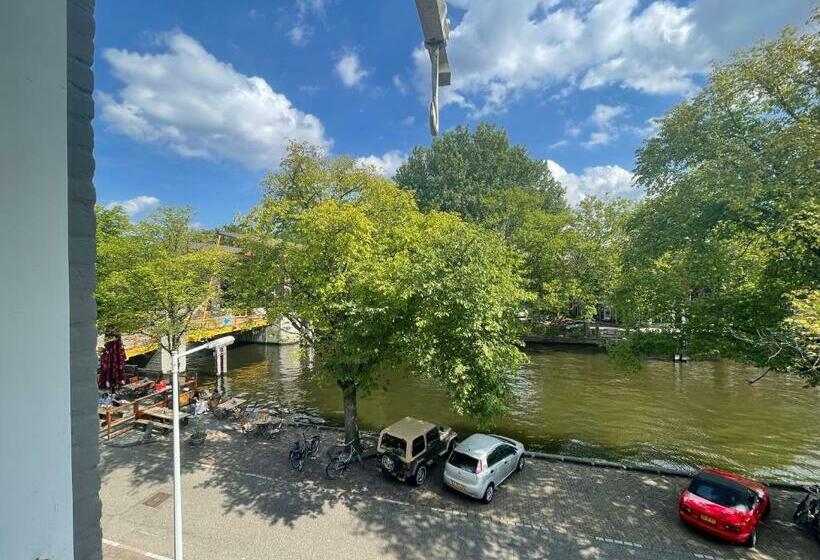 패밀리 스위트, Bed And Breakfast Amsterdam