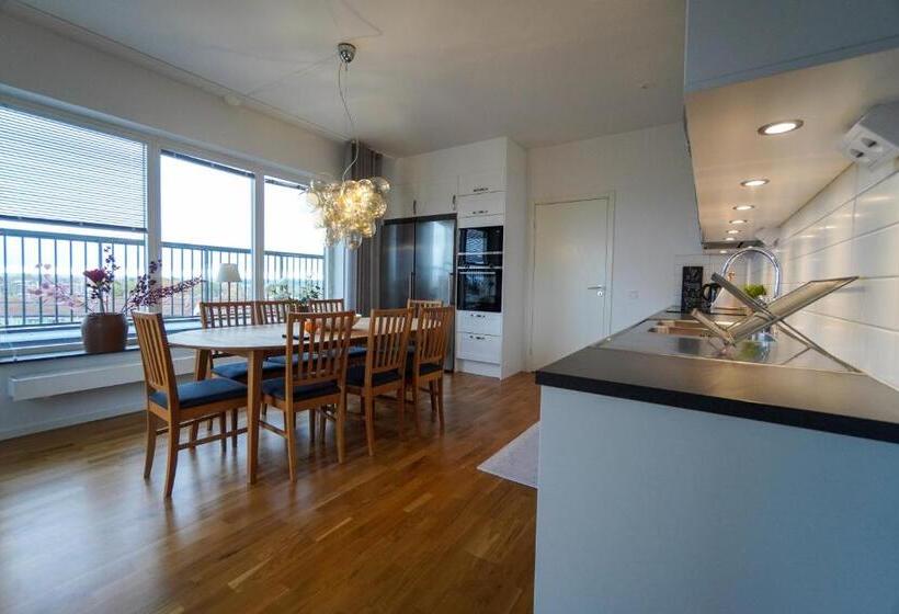1 Bedroom Penthouse Apartment, Södra Hotellet