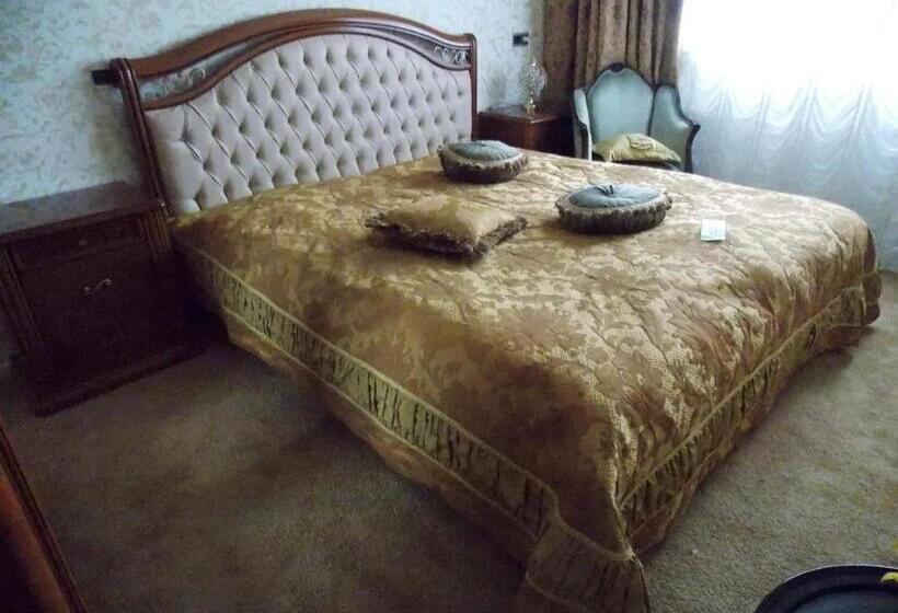 标准间, Weena House
