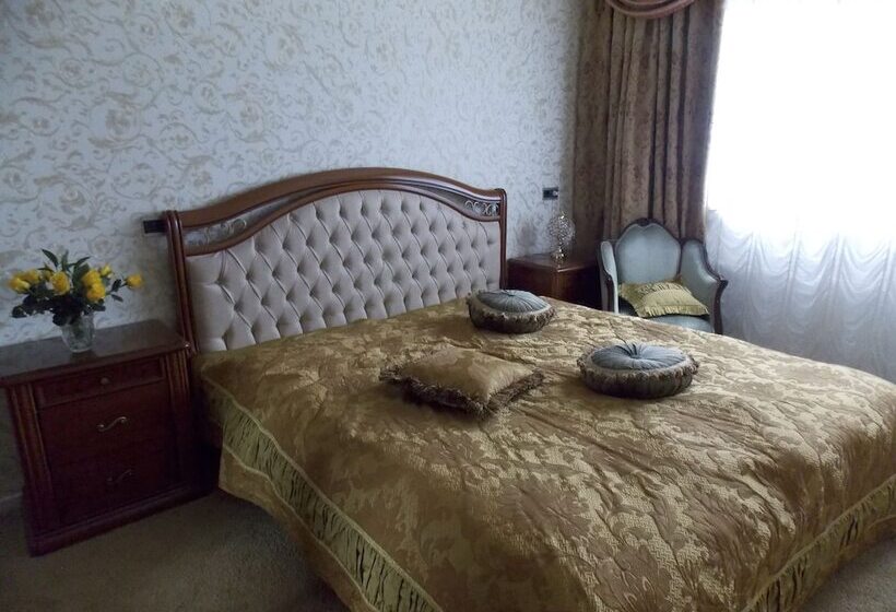 标准间, Weena House