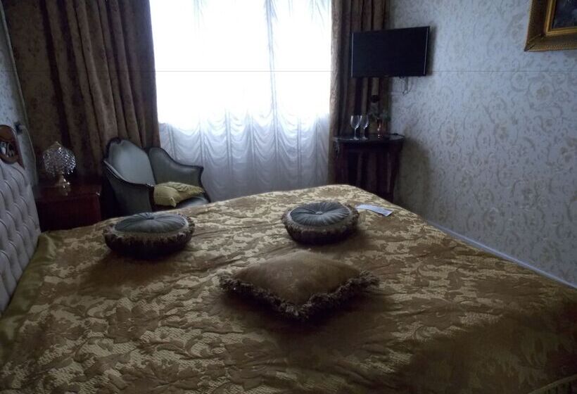 标准间, Weena House