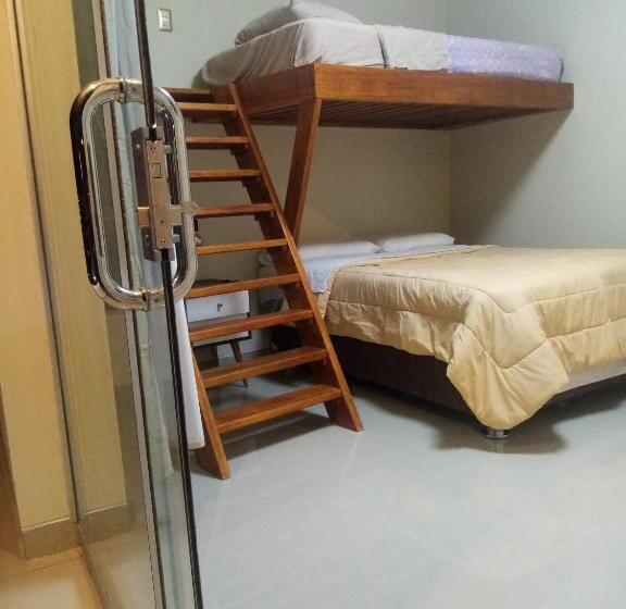 اتاق استاندارد سه نفره, Hostel Willys House