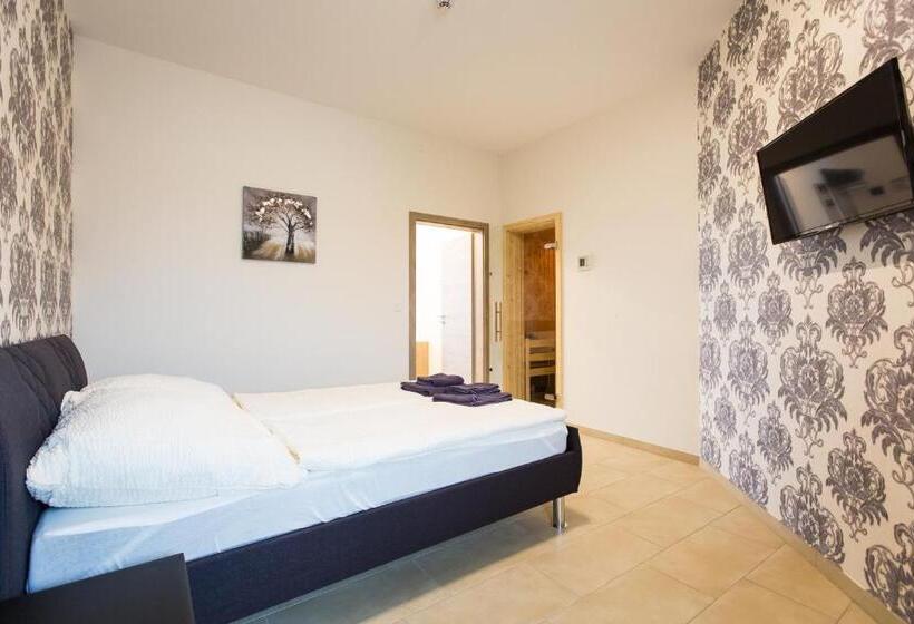 اتاق استاندارد, Motel Schlegel