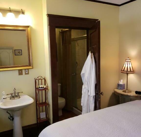 Номер Стандарт, Greenbriar Inn
