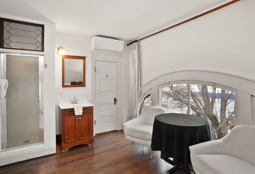 Люкс, Greenbriar Inn