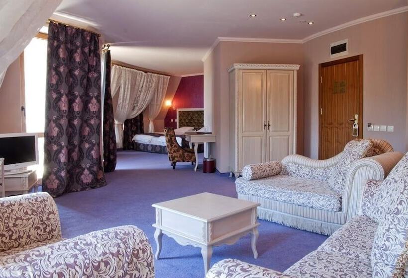 Студия Стандарт, Kristel Hotel
