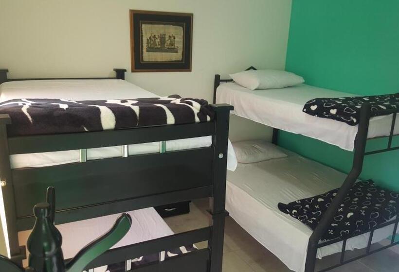 Habitacion Quintuple Estándar, Hostal Y Camping Los Girasoles