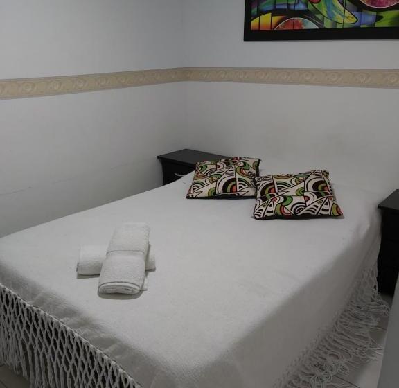 Habitación Estándar, Hostal Y Camping Los Girasoles