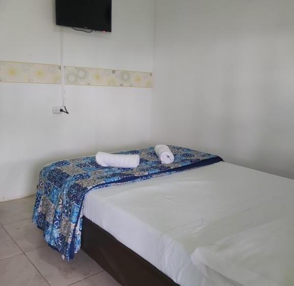 Habitación Estándar, Hostal Y Camping Los Girasoles