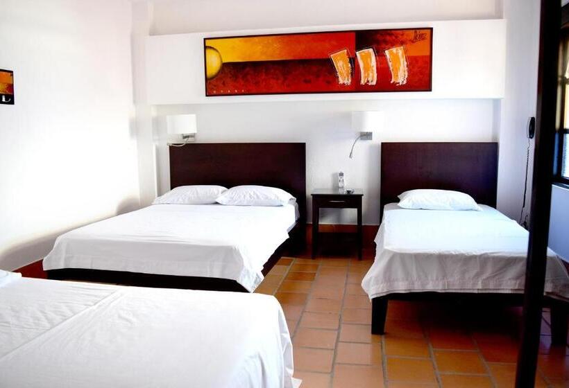 디럭스 4인 룸, Chrisban Hotel Boutique