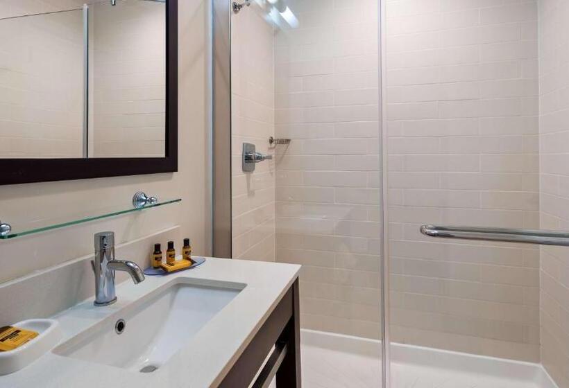 غرفة قياسية سرير كينج لذوى الإحتياجات الخاصة, Best Western Plus Philadelphia Convention Center