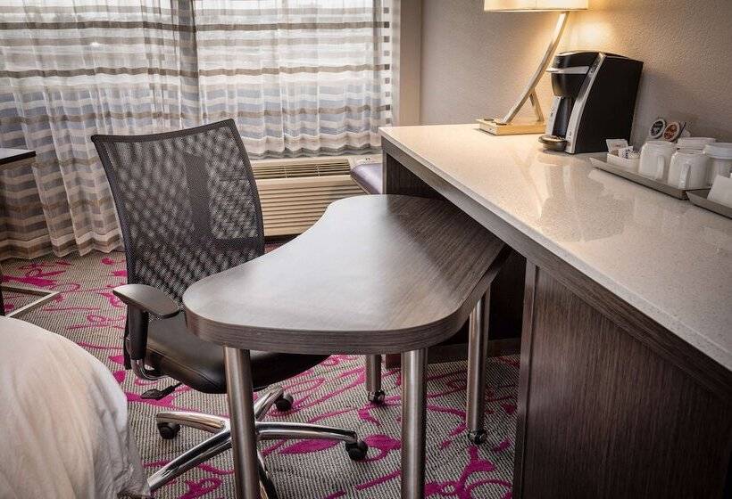 Номер Премиум, Radisson Hotel Oakland Airport