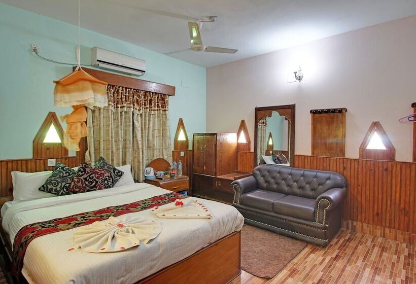 Deluxe room with river view, Riverside With Swimming Pool