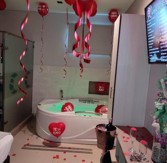 سوئیت با وان آب گرم, Santa Clara Boutique