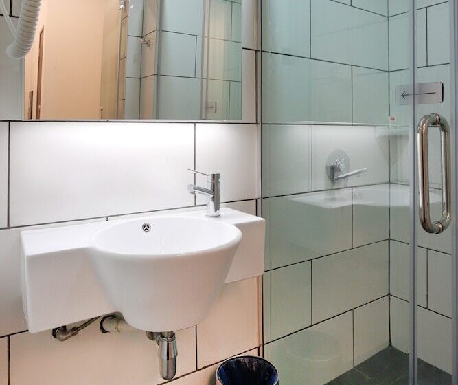 اتاق استاندارد سه نفره, Lazdana Hotel Kuala Lumpur