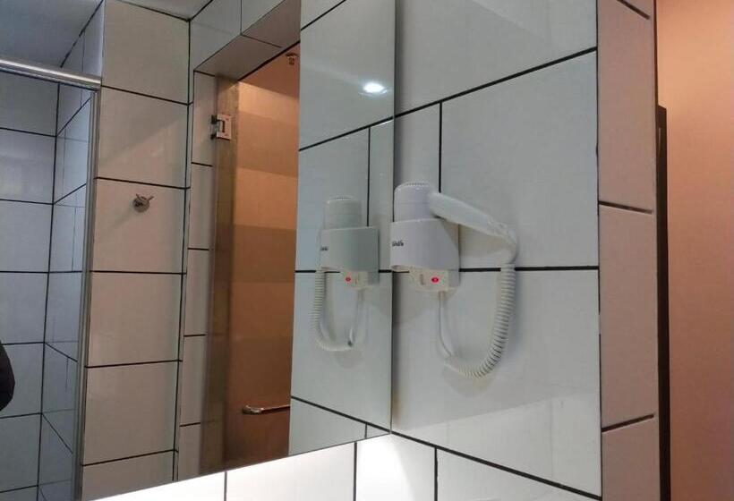 سوییت خانوادگی, Lazdana Hotel Kuala Lumpur